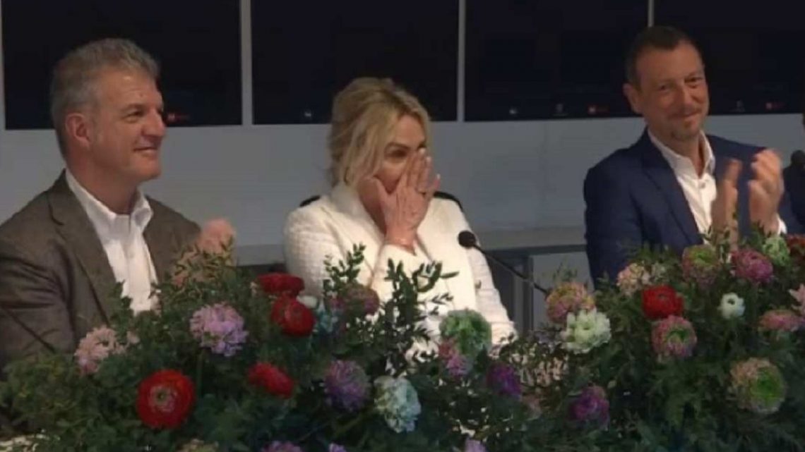 Coletta (Dir. Rai1) dalla conferenza stampa di Sanremo: “Una bestemmia che Antonella Clerici non abbia nessun programma” (VIDEO) Coletta (Dir. Rai1) dalla conferenza stampa di Sanremo: “Una bestemmia che Antonella Clerici non abbia nessun programma” (VIDEO)