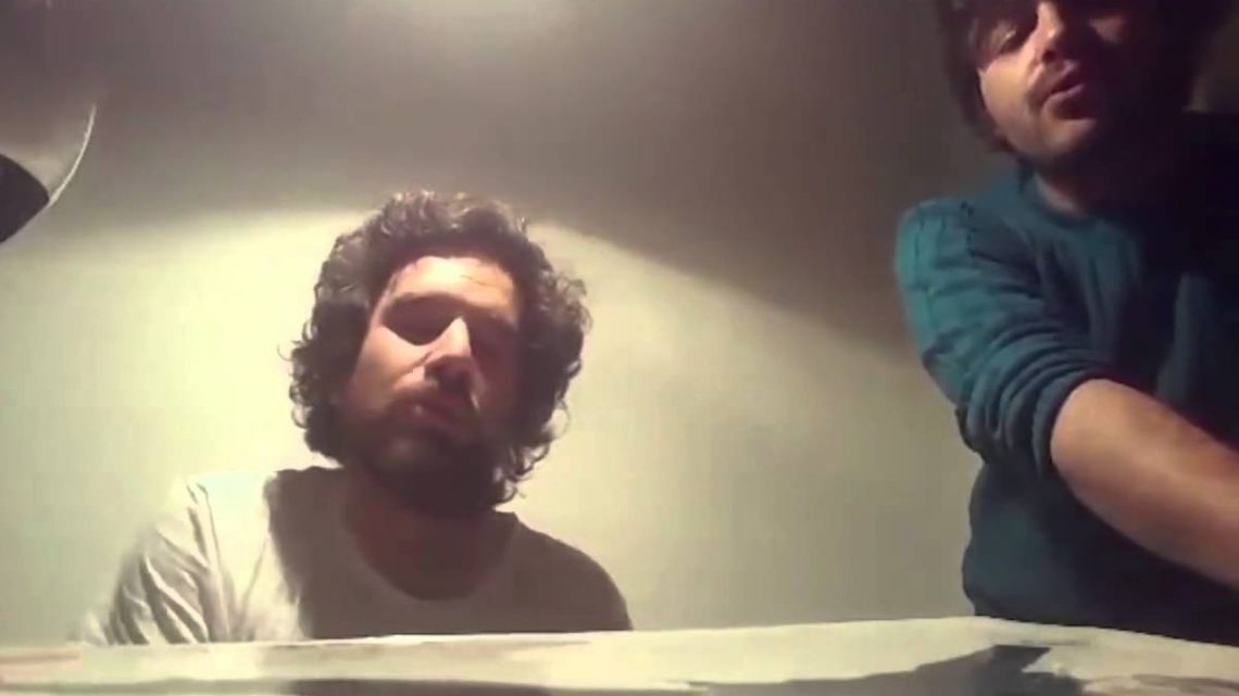 Tommaso Paradiso e Calcutta come Bugo e Morgan, con il testo rivisitato (VIDEO) Tommaso Paradiso e Calcutta come Bugo e Morgan, con il testo rivisitato (VIDEO)