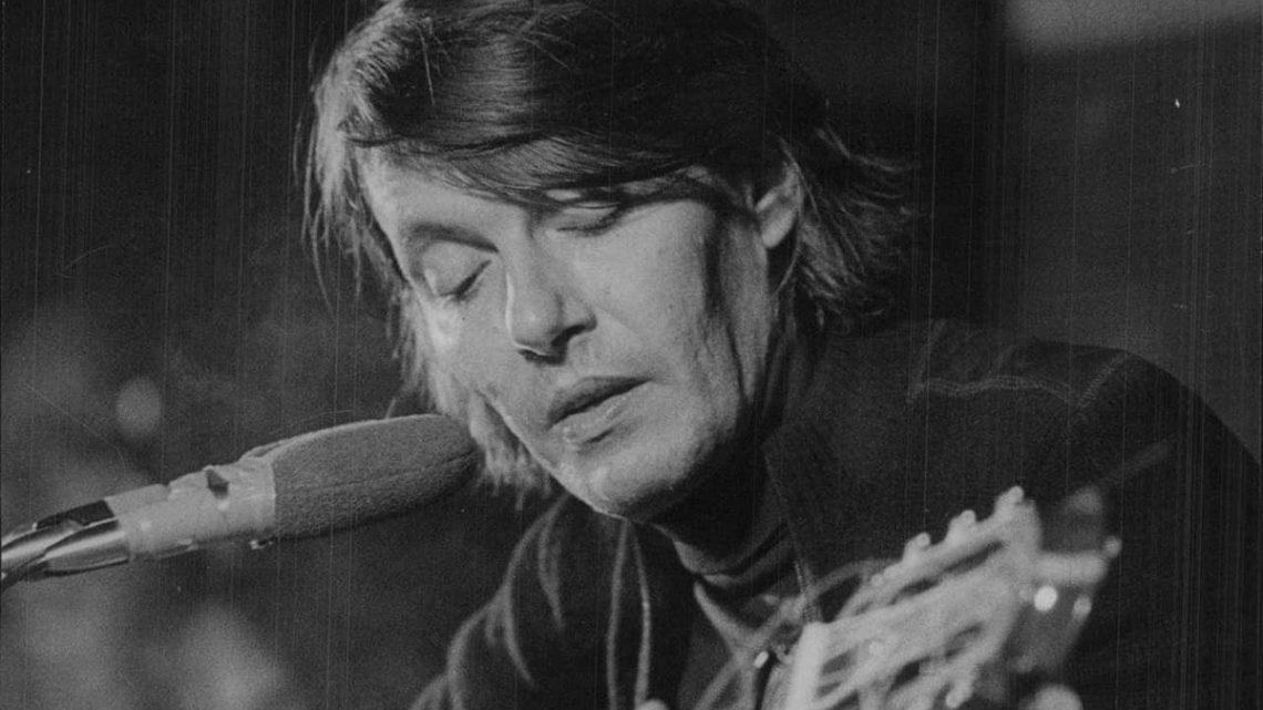 Fabrizio De André rivive ancora, concerto al cinema in occasione dei suoi 80 anni. Fabrizio De André rivive ancora, concerto al cinema in occasione dei suoi 80 anni.