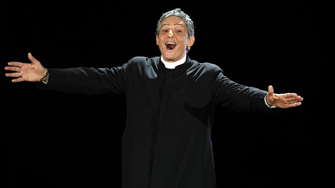 Sanremo 2020, Fiorello festeggia il risultato degli ascolti della prima puntata Sanremo 2020, Fiorello festeggia il risultato degli ascolti della prima puntata