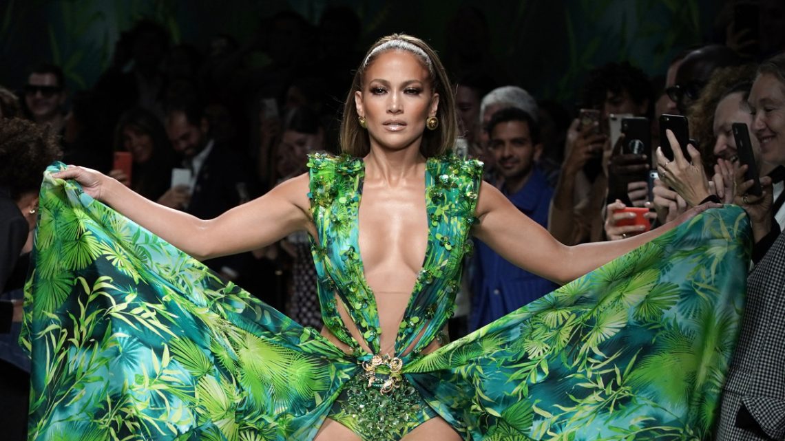 Jennifer Lopez: Disponibile in digitale il nuovo singolo “ON MY WAY” Jennifer Lopez: Disponibile in digitale il nuovo singolo “ON MY WAY”