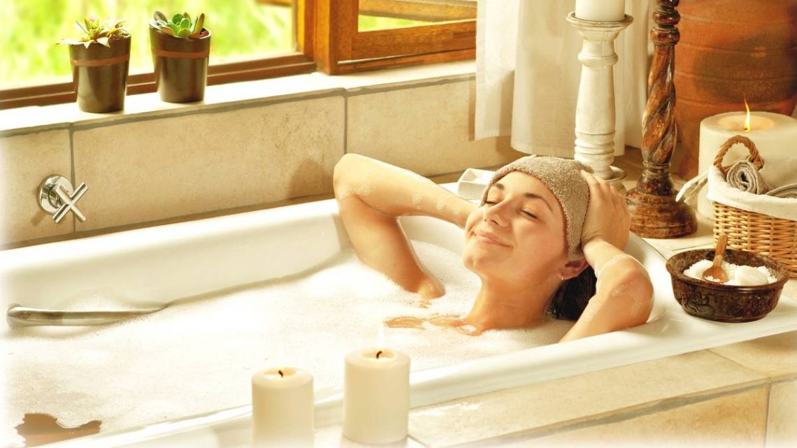 Parrucchiere ed Estetiste chiuse? Consigli di Bellezza e SPA Routine da fare a casa. (GUIDA) Parrucchiere ed Estetiste chiuse? Consigli di Bellezza e SPA Routine da fare a casa. (GUIDA)