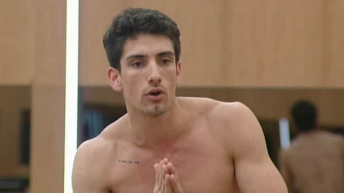 Clamoroso Amici 19, Javier scappa durante la diretta, la De Filippi litiga con la Celentano (VIDEO) Clamoroso Amici 19, Javier scappa durante la diretta, la De Filippi litiga con la Celentano (VIDEO)