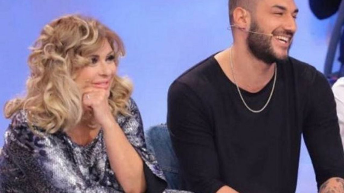 Lorenzo Riccardi e Tina Cipollari, ecco alcuni retroscena tra i due Lorenzo Riccardi e Tina Cipollari, ecco alcuni retroscena tra i due