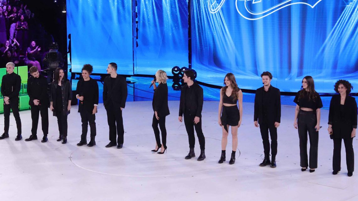 Amici 19, ecco con chi duetteranno i ragazzi questa settimana, live reactions dei cantanti (VIDEO) Amici 19, ecco con chi duetteranno i ragazzi questa settimana, live reactions dei cantanti (VIDEO)