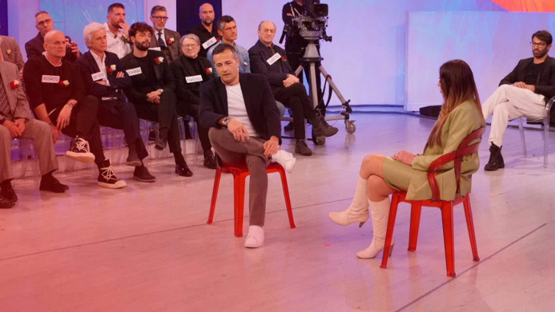 Uomini e Donne 04.03.2020, tornano in studio Riccardo e Ida problemi in vista? Uomini e Donne 04.03.2020, tornano in studio Riccardo e Ida problemi in vista?