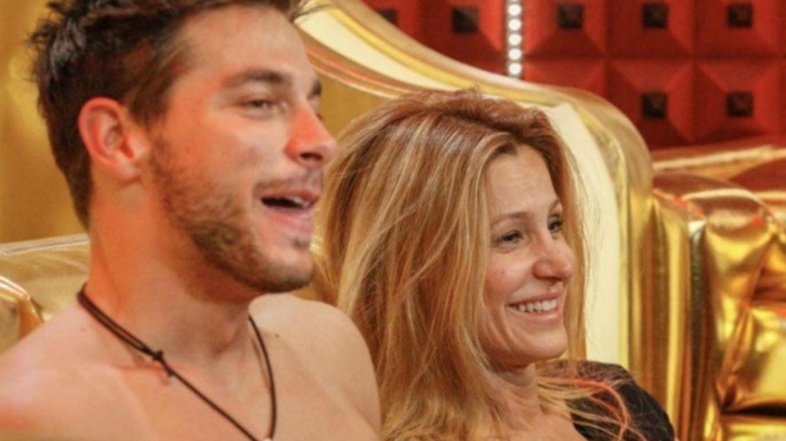 GF Vip, Adriana Volpe ed Andrea Denver sempre più vicini GF Vip, Adriana Volpe ed Andrea Denver sempre più vicini