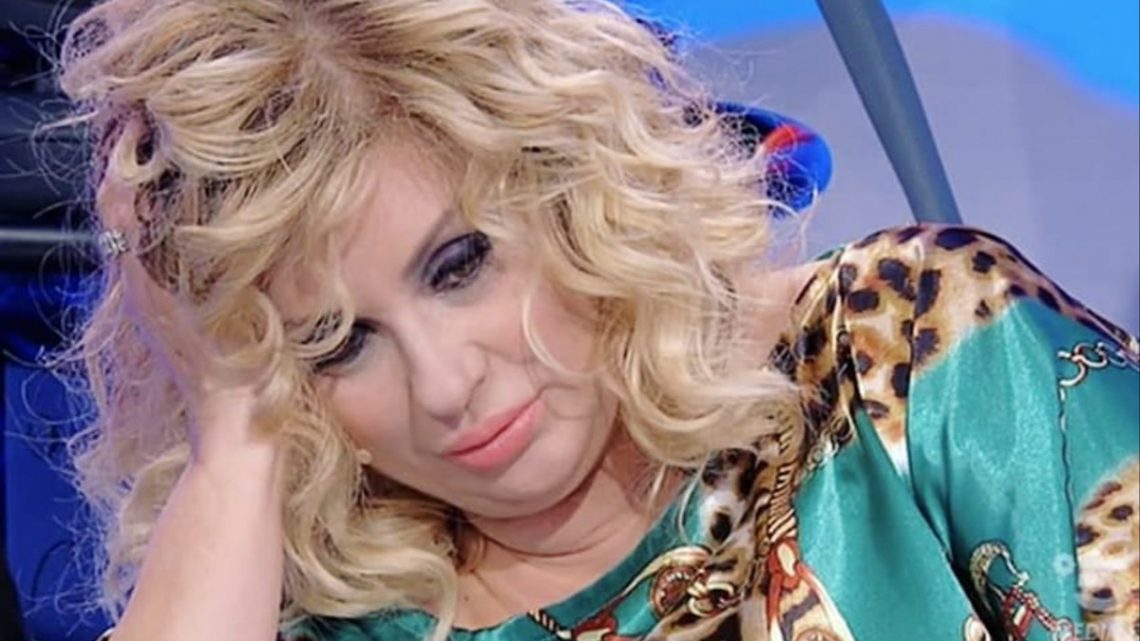 Uomini e Donne, Tina Cipollari assente a causa del Coronavirus Uomini e Donne, Tina Cipollari assente a causa del Coronavirus