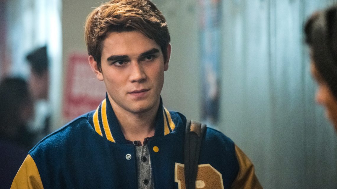 Baci e abbracci ai tempi del covid? KJ Apa di Riverdale ci mostra in che modo (VIDEO) Baci e abbracci ai tempi del covid? KJ Apa di Riverdale ci mostra in che modo (VIDEO)