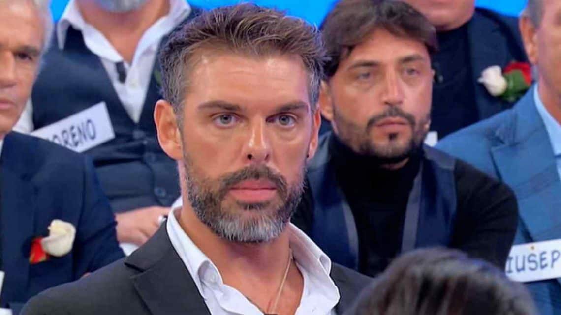 Uomini e Donne: brutte notizie per Simone Uomini e Donne: brutte notizie per Simone