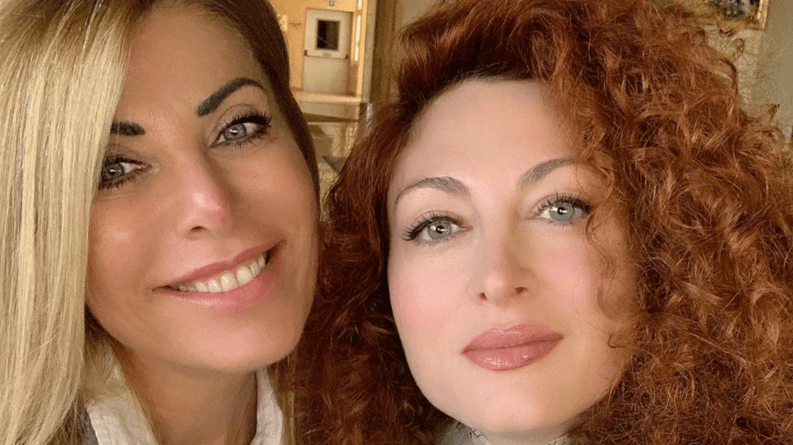 Le due ex dame, Anna e Diana, smentiscono alcuni articoli apparsi sul web che riportavano che la redazione di UeD è pilotata (VIDEO) Le due ex dame, Anna e Diana, smentiscono alcuni articoli apparsi sul web che riportavano che la redazione di UeD è pilotata (VIDEO)