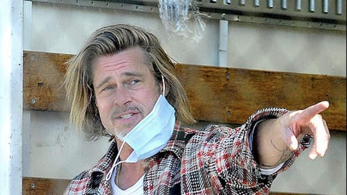 Brad Pitt cuore d’oro ai tempi del Covid. Distribuisce generi alimentari alle famiglie bisognose. (FOTO) Brad Pitt cuore d’oro ai tempi del Covid. Distribuisce generi alimentari alle famiglie bisognose. (FOTO)
