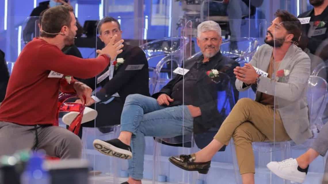Uomini e Donne, Armando attacca Michele (VIDEO REAZIONE) Uomini e Donne, Armando attacca Michele (VIDEO REAZIONE)