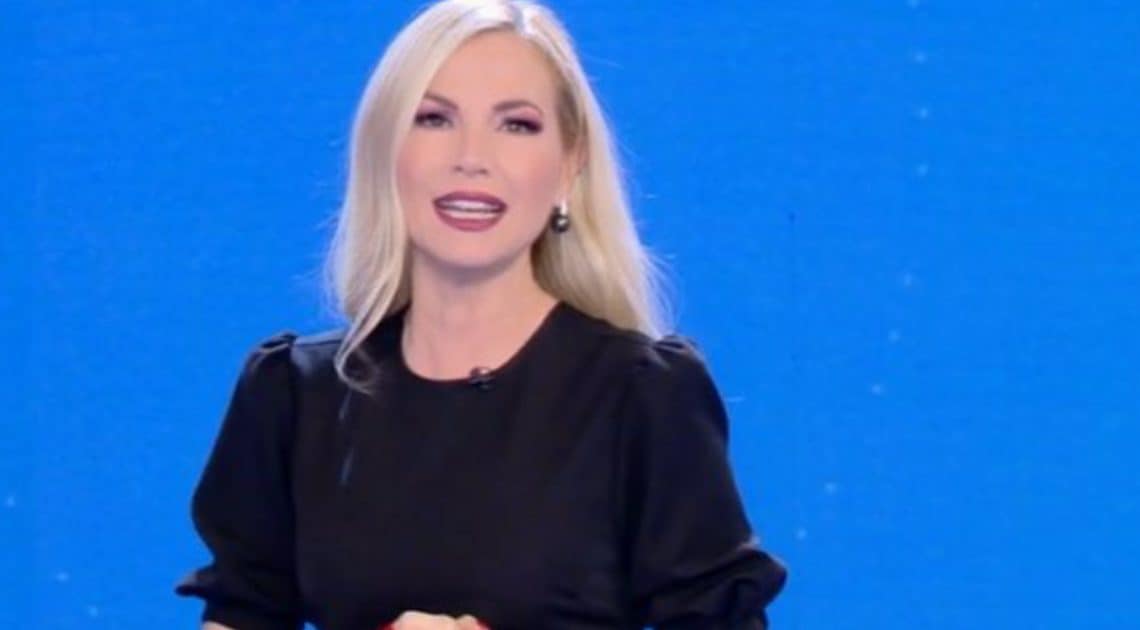 Bomba a Mattino 5, flirt in corso tra due ex concorrenti del GF Vip? (VIDEO) Bomba a Mattino 5, flirt in corso tra due ex concorrenti del GF Vip? (VIDEO)