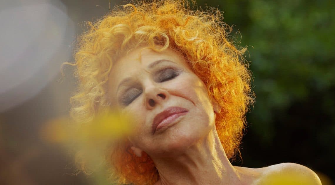 Ornella Vanoni: prima artista a ricevere il PREMIO TENCO SPECIALE assegnato dal Club Tenco Ornella Vanoni: prima artista a ricevere il PREMIO TENCO SPECIALE assegnato dal Club Tenco