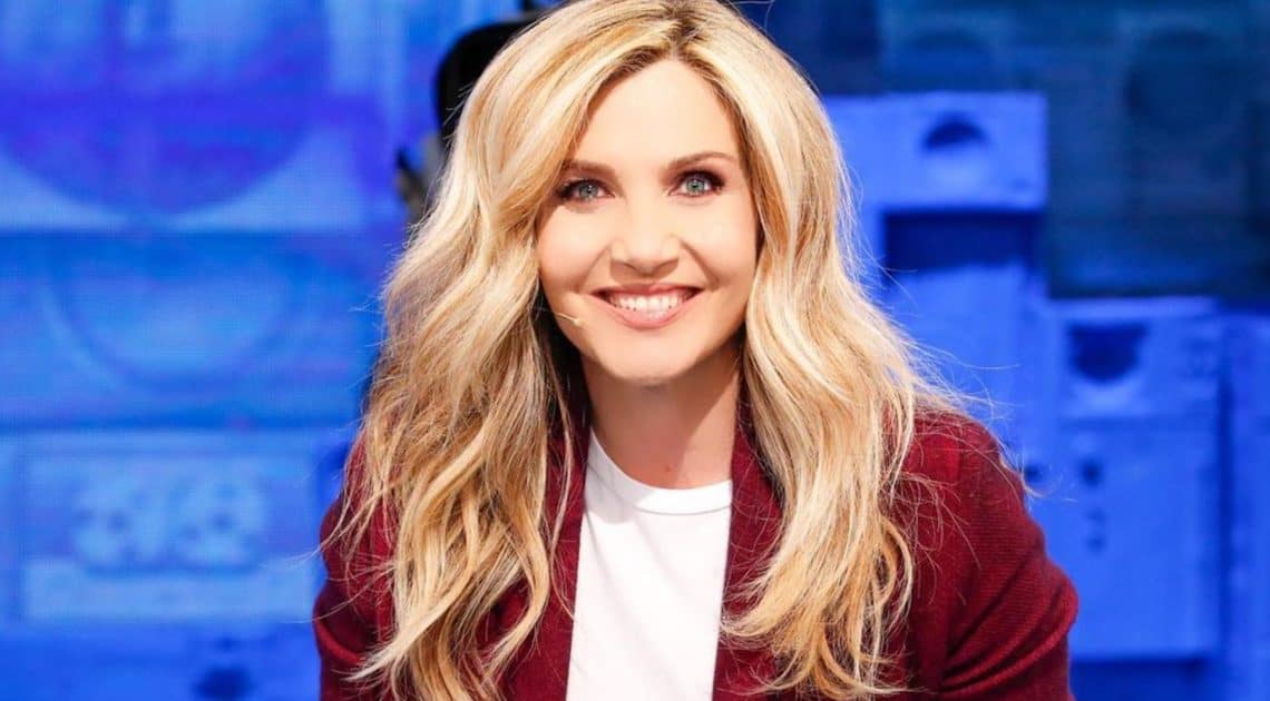 Amici21, Lorella Cuccarini si racconta da ragazza piena di sogni a professoressa del talent più famoso d’Italia Amici21, Lorella Cuccarini si racconta da ragazza piena di sogni a professoressa del talent più famoso d’Italia