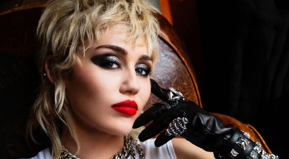 Miley Cyrus: da venerdì 9 aprile in radio “Angels Like You”, il nuovo singolo estratto dall’album “Plastic Hearts” Miley Cyrus: da venerdì 9 aprile in radio “Angels Like You”, il nuovo singolo estratto dall’album “Plastic Hearts”