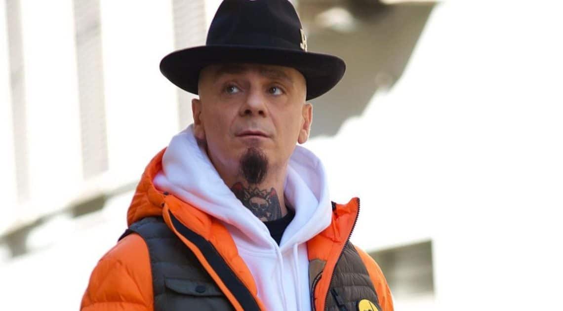 J-Ax, contro di lui ripetute minacce dei No Vax *VIDEO* J-Ax, contro di lui ripetute minacce dei No Vax *VIDEO*