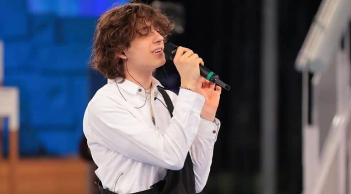 Amici 20: Sangiovanni diventa d’ORO, ancora una certificazione per l’allievo di Maria De Filippi Amici 20: Sangiovanni diventa d’ORO, ancora una certificazione per l’allievo di Maria De Filippi