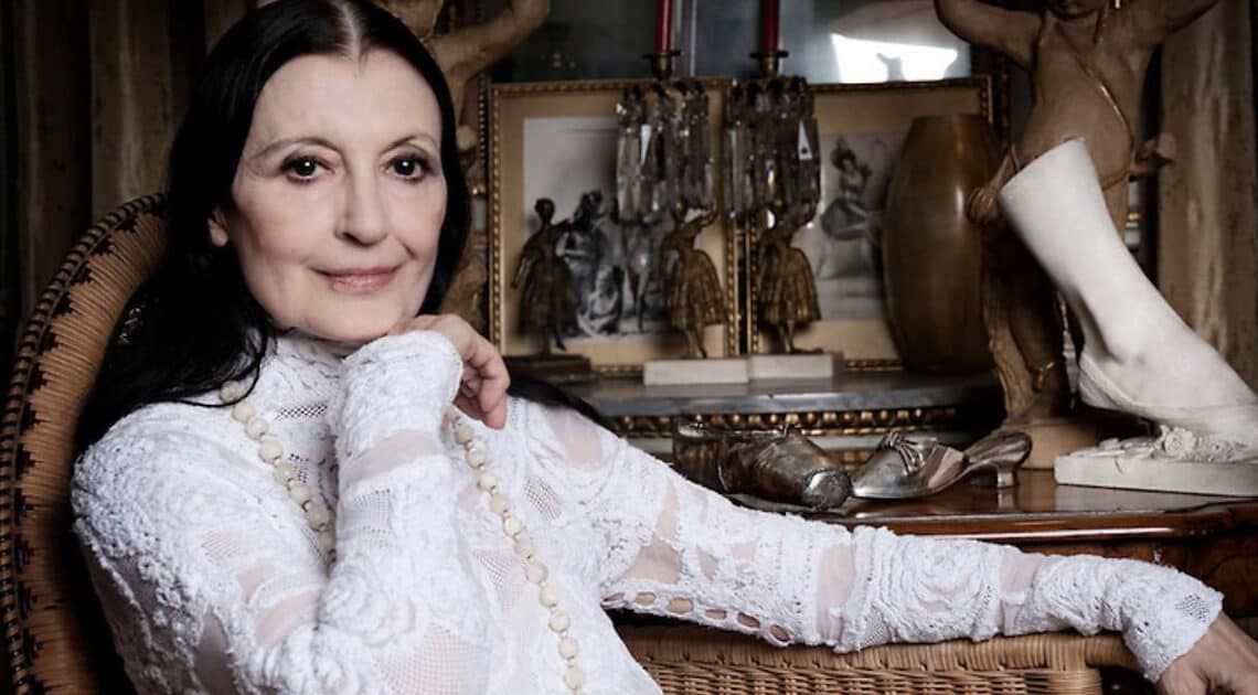 Apprensione per le condizioni di Carla Fracci Apprensione per le condizioni di Carla Fracci