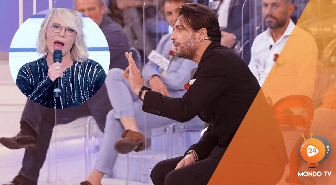Maria De Filippi contro Armando Incarnato “Parli male della redazione con Roberta” (VIDEO) Maria De Filippi contro Armando Incarnato “Parli male della redazione con Roberta” (VIDEO)