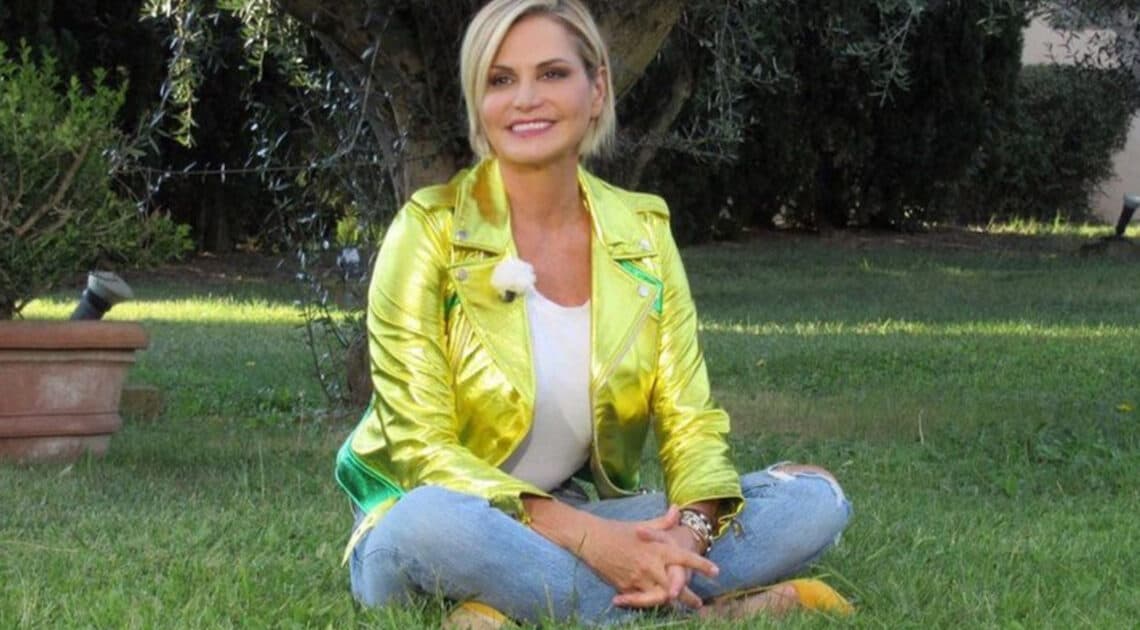 Ultima Fermata, Simona Ventura al timone, ritorno a sorpresa in Mediaset alla corte di Maria De Filippi Ultima Fermata, Simona Ventura al timone, ritorno a sorpresa in Mediaset alla corte di Maria De Filippi