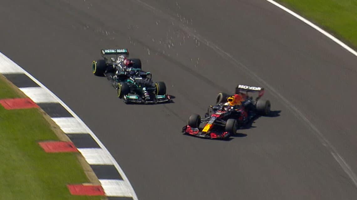 Contatto Verstappen-Hamilton: quante polemiche e discussioni Contatto Verstappen-Hamilton: quante polemiche e discussioni