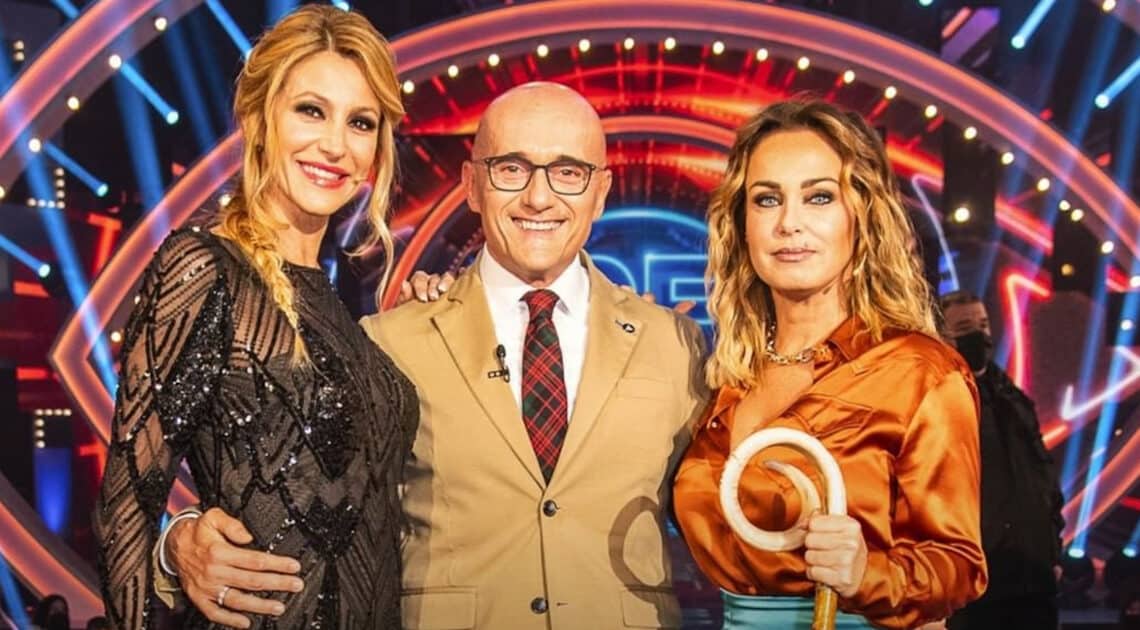 GF Vip, Altre indiscrezioni su stasera, Alex e Soleil canteranno “Chimica”, Barbara D’Urso aprirà 3 buste shock GF Vip, Altre indiscrezioni su stasera, Alex e Soleil canteranno “Chimica”, Barbara D’Urso aprirà 3 buste shock