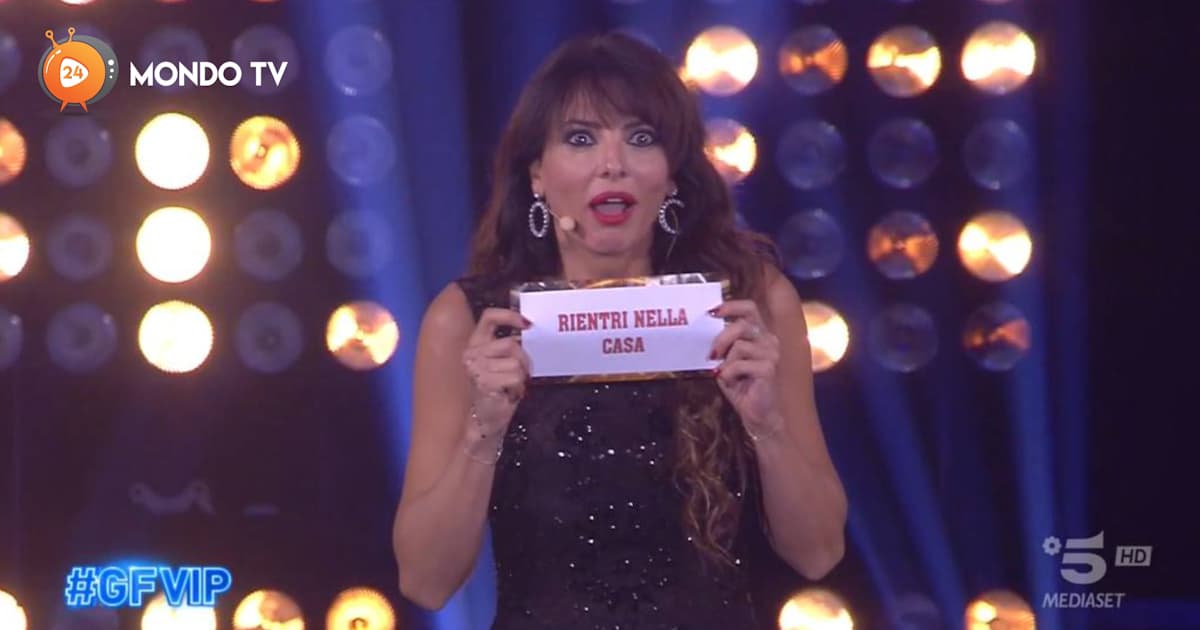 GF Vip, Miriana Trevisan torna in casa, mutandine in diretta TV, siparietto hot a fine programma (FOTO)