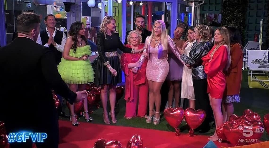 “Non doveva andare così avevamo concordato altro” Francesca Cipriani si lamenta in confessionale per la proposta fake “Non doveva andare così avevamo concordato altro” Francesca Cipriani si lamenta in confessionale per la proposta fake