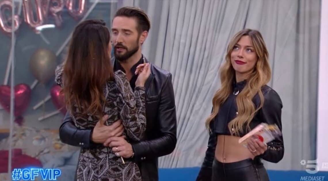 GF Vip, “E’ ora di tirare fuori gli attributi e prendere una decisione” Soleil rivela il contenuto della lettera che ha fatto pervenire ad Alex Belli GF Vip, “E’ ora di tirare fuori gli attributi e prendere una decisione” Soleil rivela il contenuto della lettera che ha fatto pervenire ad Alex Belli