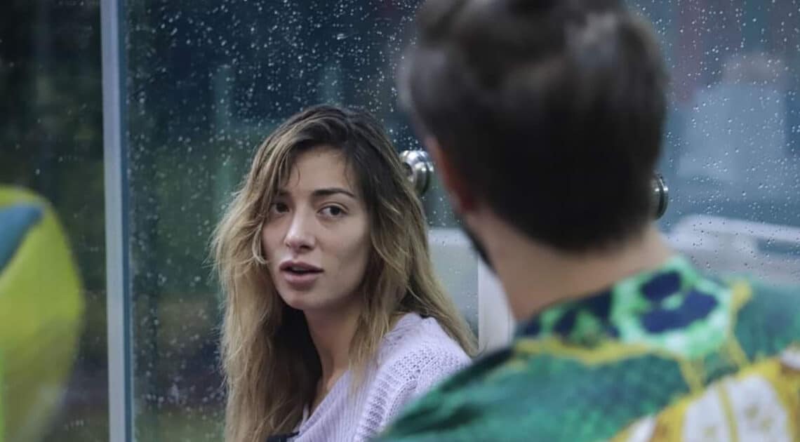 GF Vip, Alex a Soleil “Ho chiesto agli autori di tutelarci” il video diventa virale GF Vip, Alex a Soleil “Ho chiesto agli autori di tutelarci” il video diventa virale