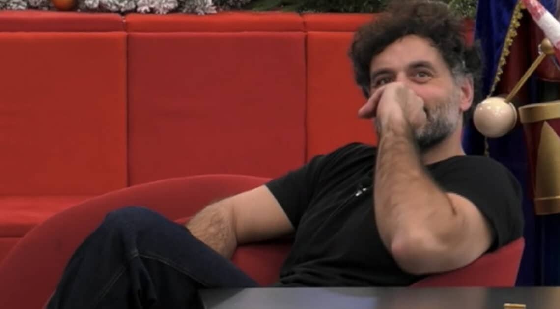 GF Vip, Barù se la prende ancora una volta con gli autori “Qui stanno tutti svestiti e se la prendono con me” poi sbotta verso Manila “Non permetterti più di dirmi di fare silenzio” GF Vip, Barù se la prende ancora una volta con gli autori “Qui stanno tutti svestiti e se la prendono con me” poi sbotta verso Manila “Non permetterti più di dirmi di fare silenzio”