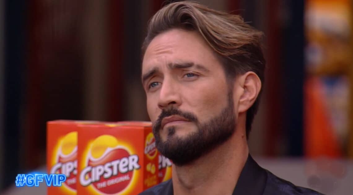 GF Vip, Alex Belli contro Davide Silvestri “Con la mia chimica artistica abbiamo appassionato il pubblico non certo per la tua iguana” GF Vip, Alex Belli contro Davide Silvestri “Con la mia chimica artistica abbiamo appassionato il pubblico non certo per la tua iguana”
