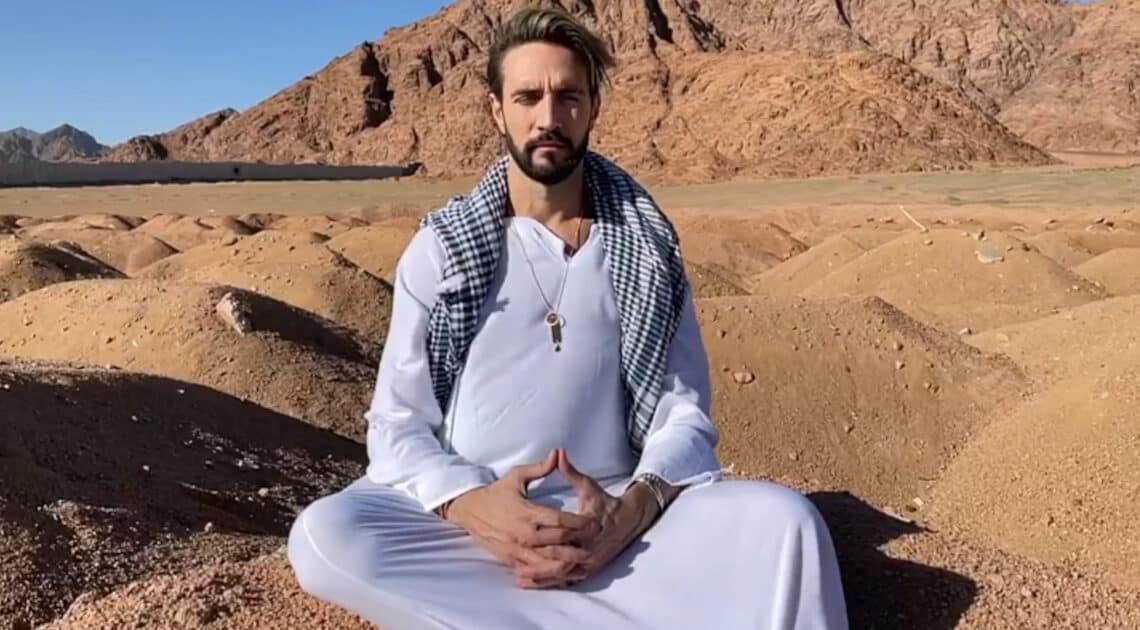“La luce sono io” Alex Belli risponde alle critiche sulla finta paparazzata “La luce sono io” Alex Belli risponde alle critiche sulla finta paparazzata