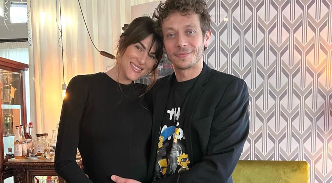 ” Mamma e Babbo, sono al settimo cielo!” Valentino Rossi e Francesca Novello annunciano la nascita di Giulietta ” Mamma e Babbo, sono al settimo cielo!” Valentino Rossi e Francesca Novello annunciano la nascita di Giulietta