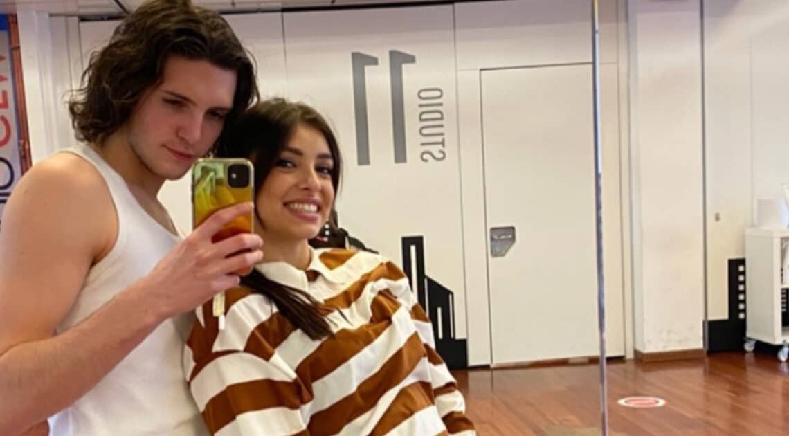 Amici 21, Cosmary in sala prove con Tommaso Stanzani “Quanto mi piace stare in sala con te” Amici 21, Cosmary in sala prove con Tommaso Stanzani “Quanto mi piace stare in sala con te”
