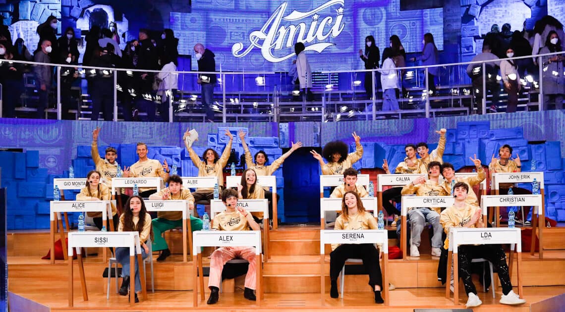 Amici 21, Provvedimento pesantissimo per gli allievi, preparazione per la puntata a rischio Amici 21, Provvedimento pesantissimo per gli allievi, preparazione per la puntata a rischio