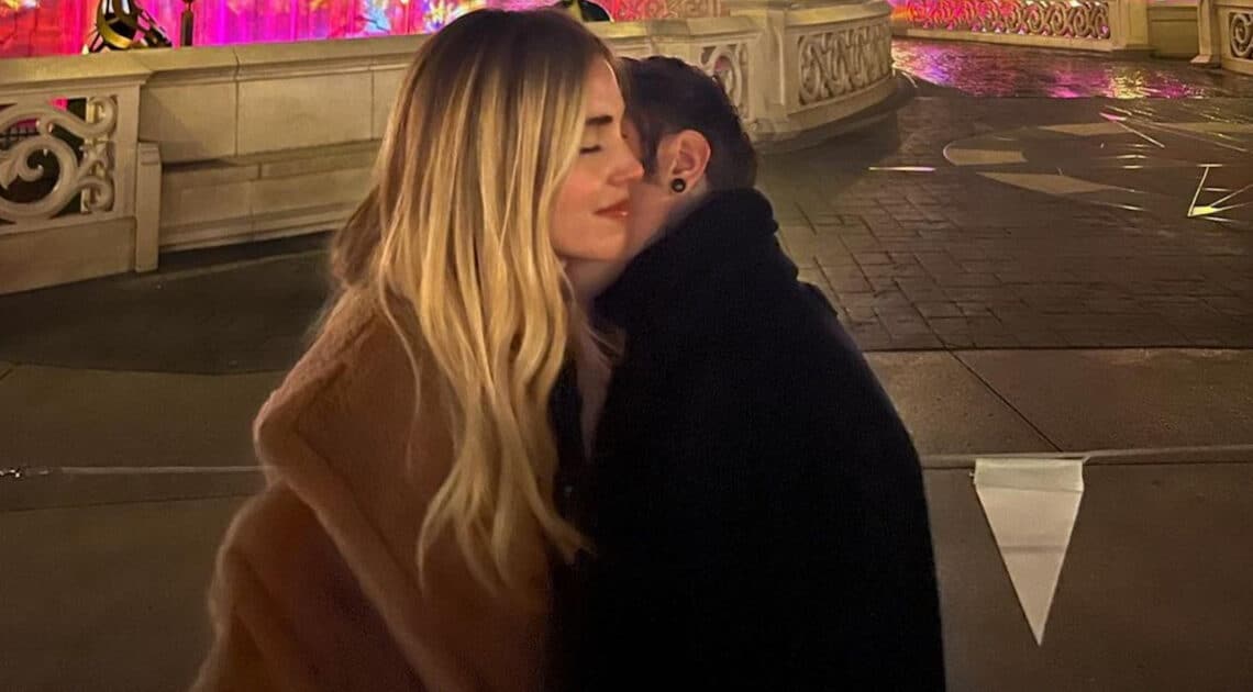 Chiara Ferragni torna sui social foto di famiglia con Fedez per il compleanno di Vittoria “Ti amiamo alla follia” Chiara Ferragni torna sui social foto di famiglia con Fedez per il compleanno di Vittoria “Ti amiamo alla follia”