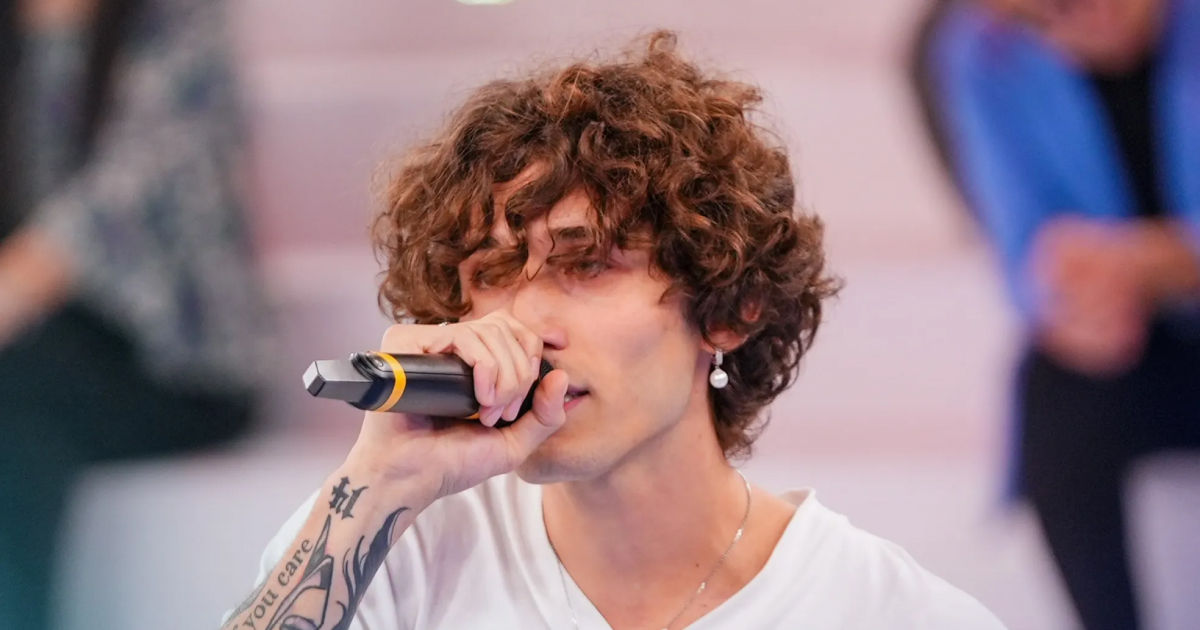 Amici 24: il cantante Diego Lazzari riceve una dolce sorpresa nella prima puntata del daytime, ecco quale