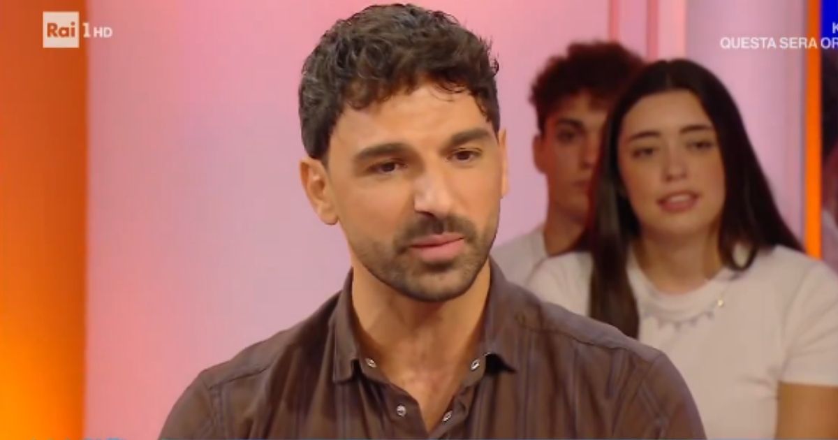 Amici 24: Raimondo Todaro lascia il programma, ma non viene salutato da Maria De Filippi