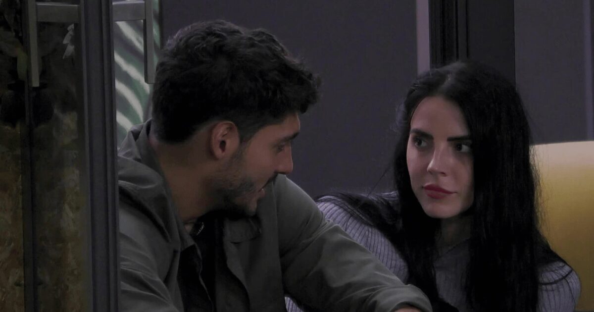 Grande Fratello, Javier crolla di fronte a Shaila e confessa: “Ho paura di essere poco stimolante”, ecco perché