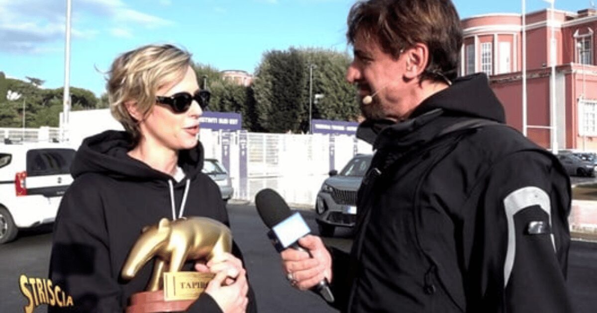 Ballando Con Le Stelle 2024, Federica Pellegrini riceve un tapiro d’oro per la vicenda Madonia e afferma: “Mi stava sulle ba**e quando guardava Sonia Bruganelli” (Video)