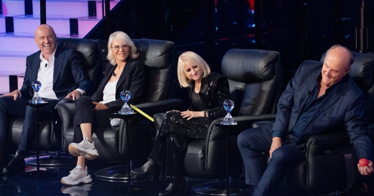 Tu Si Que Vales, per la semifinale Maria De Filippi gioca duro con illustri Ospiti, ma chi saranno i 16 finalisti?