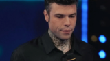 Sarà Sanremo, Fedez appare distratto e confuso, interviene la mamma tutta la verità