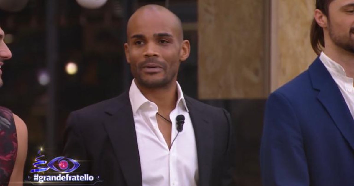 Grande Fratello, i tradimenti di Maxime Mbanda: “Ho sbagliato con la mia ex”. E poi si dichiara a un’inquilina, triangolo in vista!