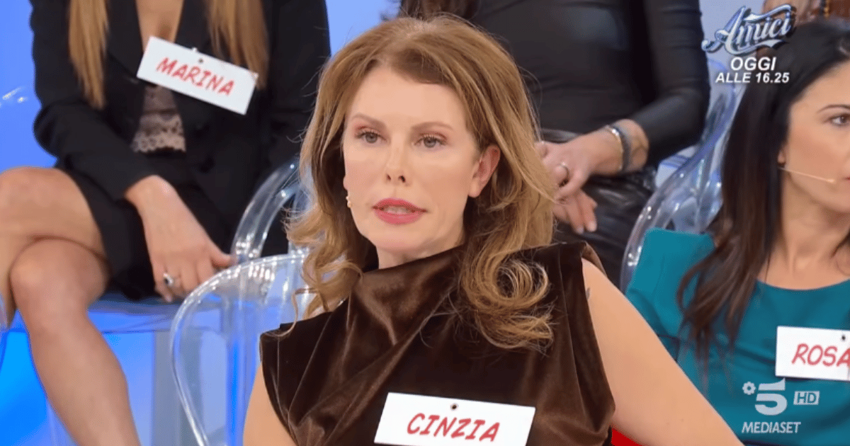 uomini-e-donne-maria-de-filippi-contro-cinzia-paolini-mai-piu-al-centro-studio
