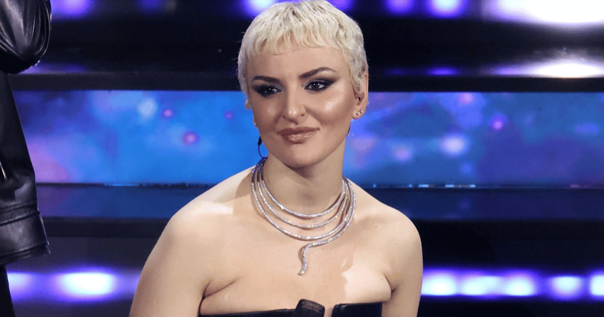 la-rivincita-di-arisa-a-sanremo-2026-i-no-di-amadeus-e-le-dolci-parole-di-maria-de-filippi-per-lei