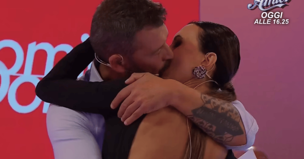 Uomini e Donne, la dolce dedica di Agnese per Roberto fuori dal programma