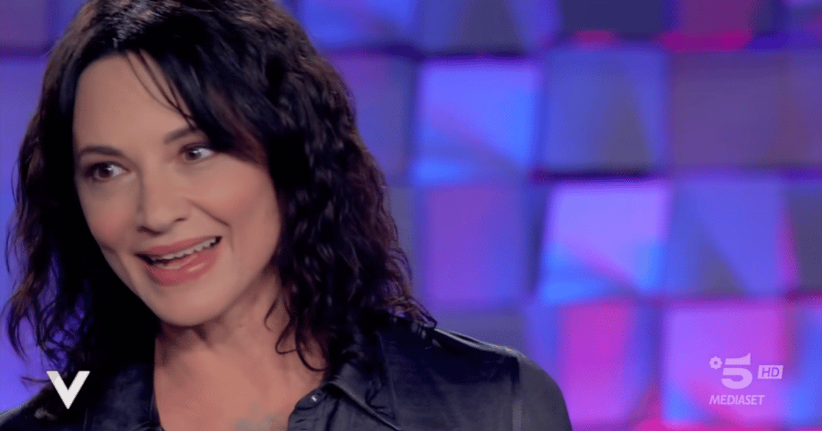 asia-argento-si-confessa-a-verissimo-sono-sola-ma-felice